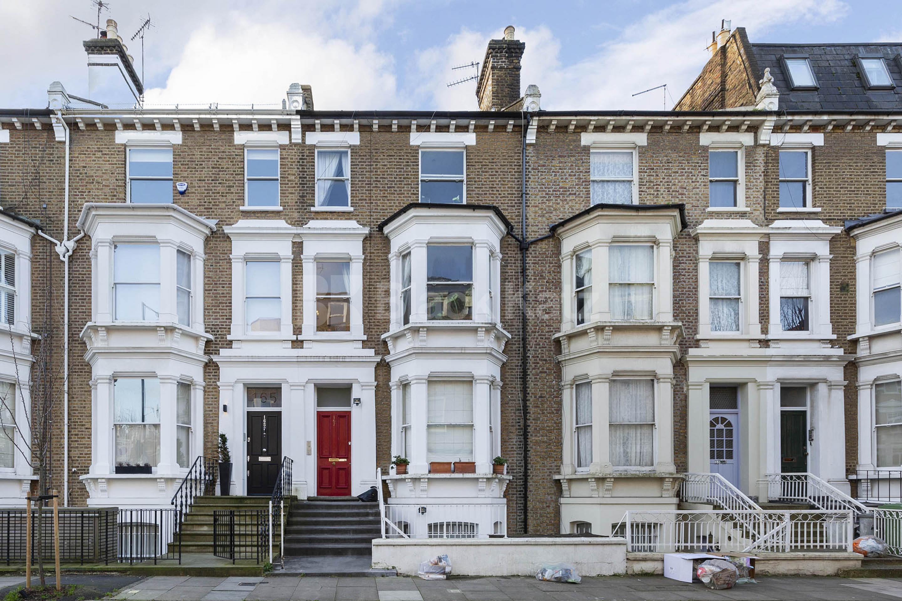 			1 Bedroom, 1 bath, 1 reception Flat			 Blythe Road, KENSINGTON OLYMPIA W14